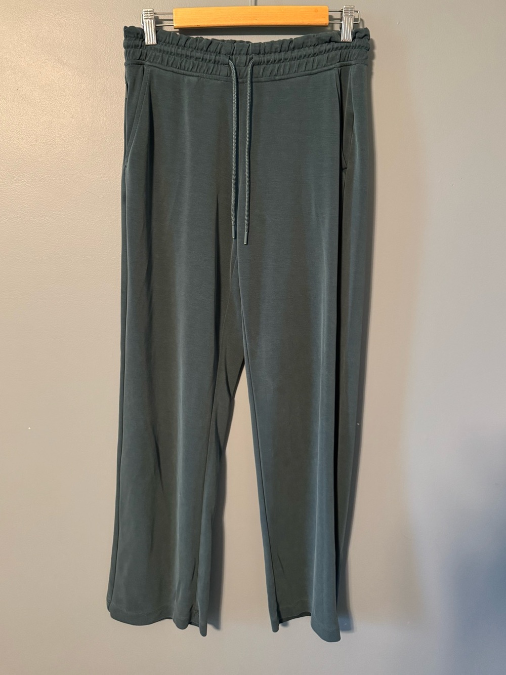 Athleta Seasoft Mid Rise Straight Pants